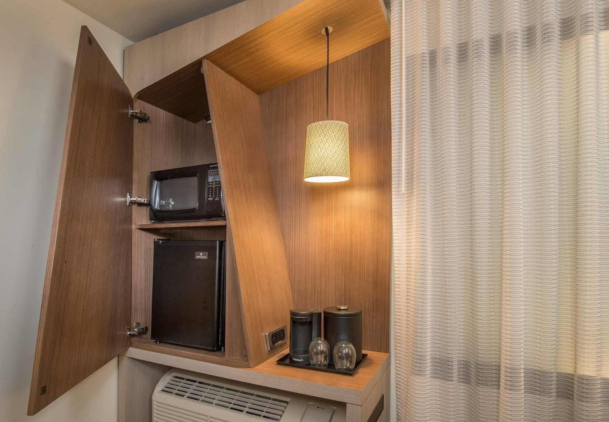Courtyard By Marriott Appleton Riverfront Bagian luar foto